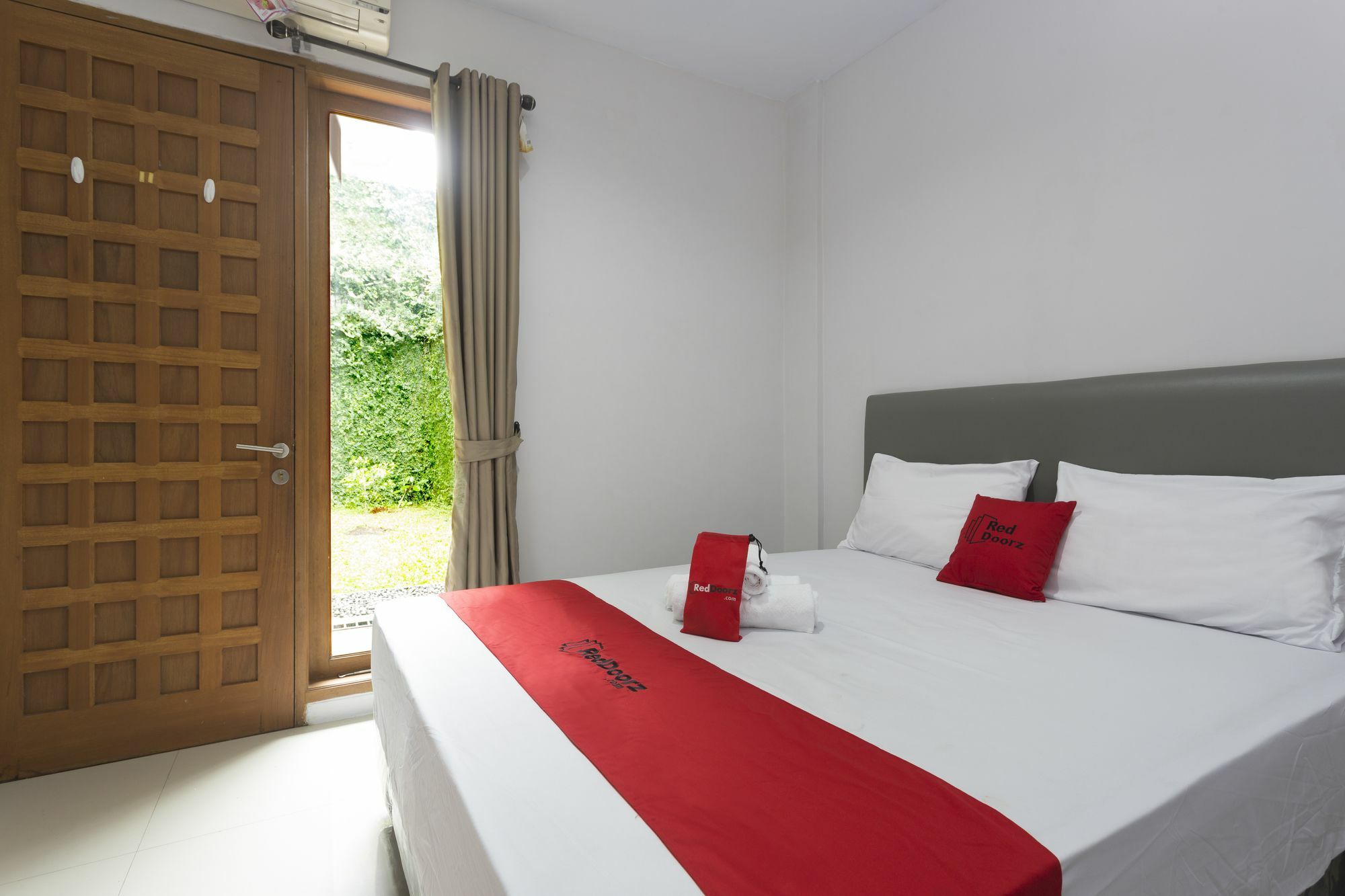 Reddoorz Plus Near Cilandak Town Square 2 Jakarta Eksteriør billede